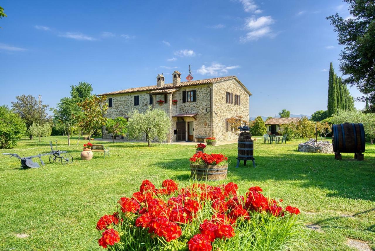 Agriturismo Le Terre Del Casale アッシジ エクステリア 写真